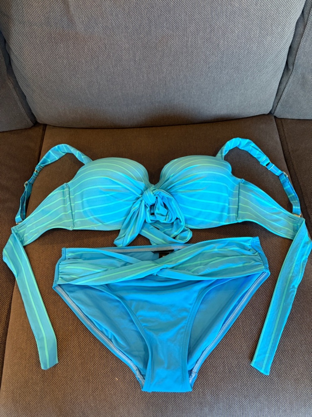 Coco Reef Bright Aqua Blue Bikini Top 32/34DD, Small bottom. New, no tags.